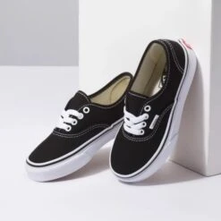 VANS Boys' Authentic Shoe 9 VANS Boys' Authentic Shoe -All Shoe Shop 2078972 001 alt4