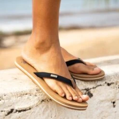 REEF Women's Cushion Flip Flops 9 REEF Women's Cushion Flip Flops -All Shoe Shop 2085726 107 alt4